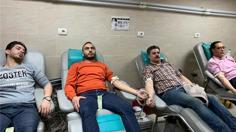 شباب إرادة جيل يتبرع بالدم لمصابي السكة الحديد