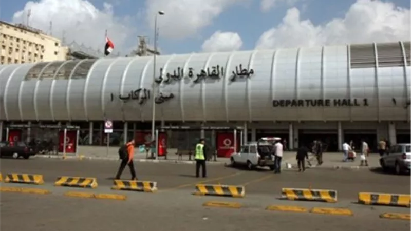 قائد طائرة خدمات البترول يهبط بسلام بمطار القاهرة بعد تعرض الطائرة لعطل بالجو