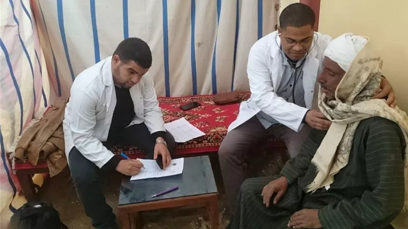 علاج 523 مواطنا بقافله الجامعه بقريتى ابوحزام وحمره دوم