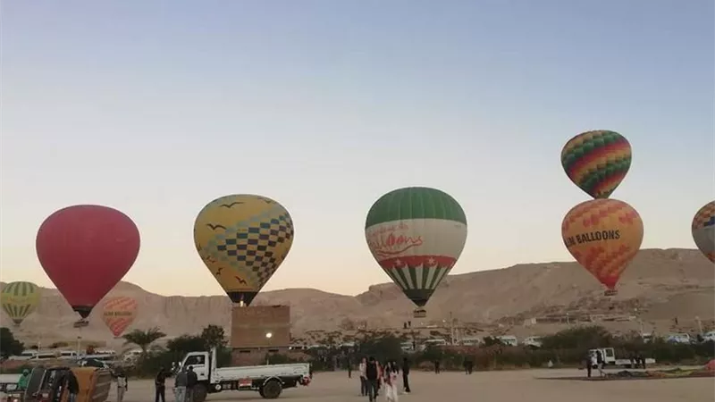 رياح أمشير تجبر 20 بالونا تقل 416 سائحا على الهبوط شرق الأقصر