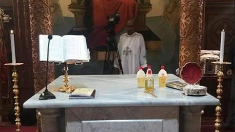 ننشر صورة المذبح الرئيسى بكنيسة الشهيد أبي سيفين والشهيدة دميانة