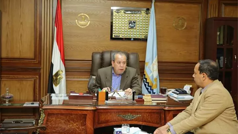 محافظ كفرالشيخ يتابع إنجازات مشروع محو الأمية وتعليم الكبار