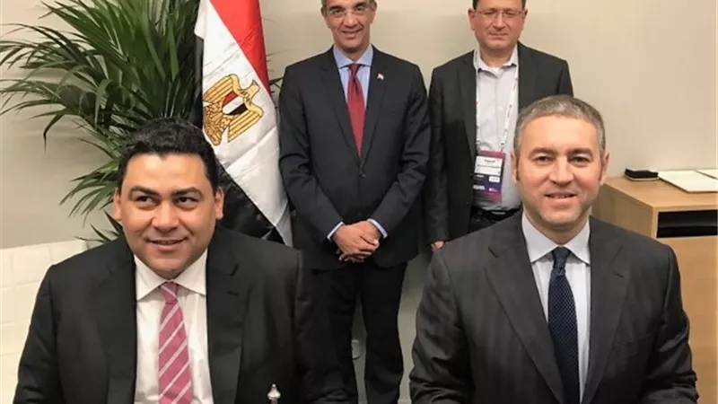 وزير الاتصالات يشهد توقيع عقد بين مايكروسوفت العالمية والمصرية للاتصالات لاستضافة أول شبكة سحابة حوسبية