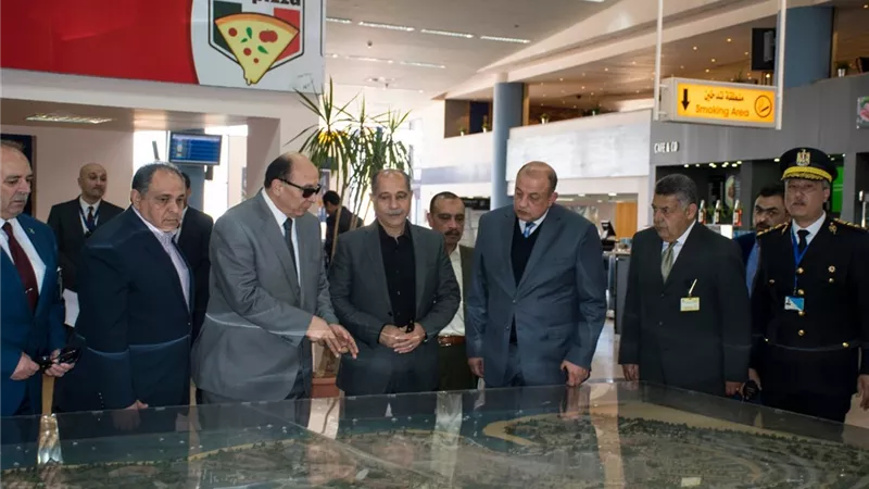 وزير الطيران المدني يتفقد مطار مرسى علم الدولى