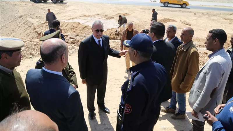 انهيار احد سدود احواض تجميع مياه الصرف بالغابة الشجرية بنجع حمادي