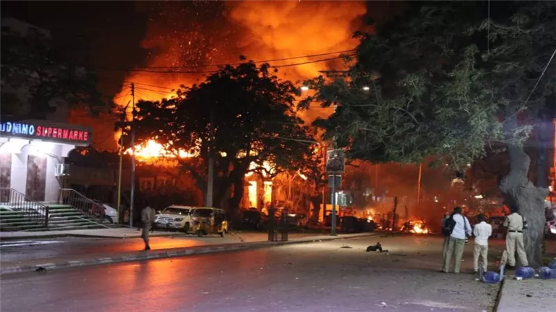مصرع وإصابة 30 شخص بسبب حادث إرهابي بالصومال