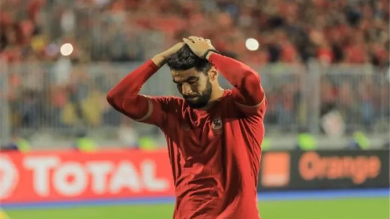 مدافع الاهلى يوجه رسالة الى شريف اكرامى