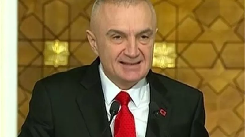 رئيس البانيا يغادر القاهرة بعد لقاء السيسي