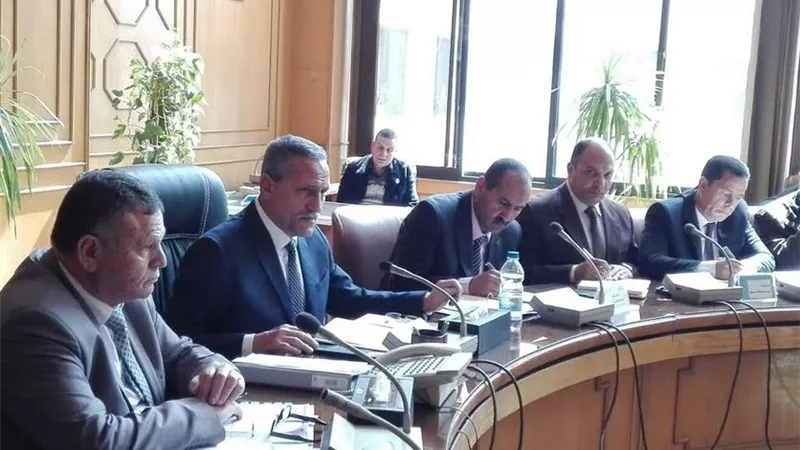 تسليم الدفعة الثالة من عقود التمليك للمتعدين علي اراض الدولة بالأسماعيلية