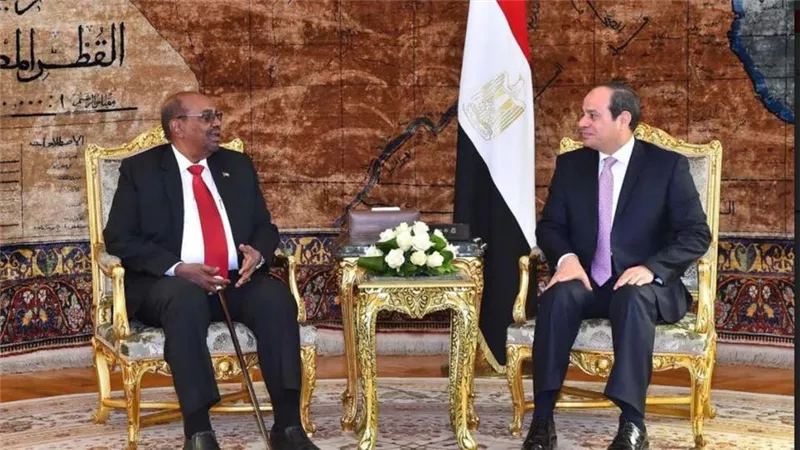 البشير يعزي السيسي هاتفيا في ضحايا حادث محطة مصر