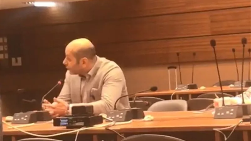 ناشط مصري يحرج المشاركين في ندوة إخوانية بجنيف