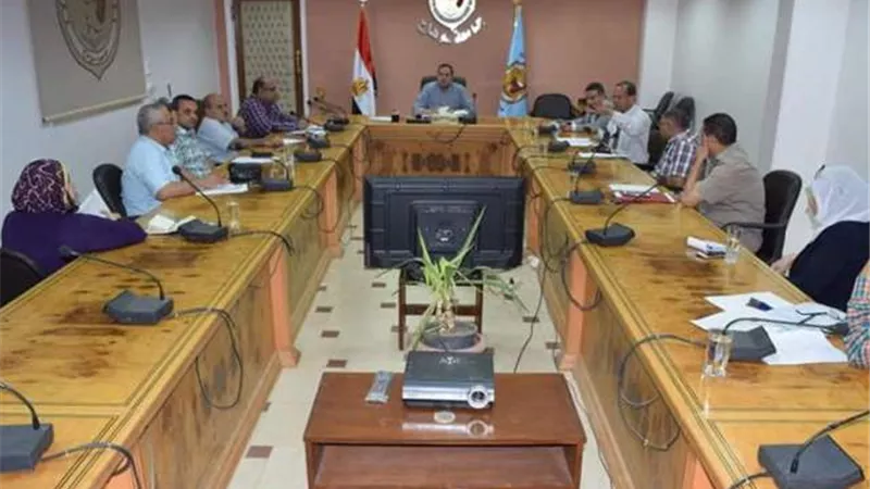 عزيز”يناقش استعدادات جامعة سوهاج لافتتاح كلية الحاسبات والمعلومات العام القادم