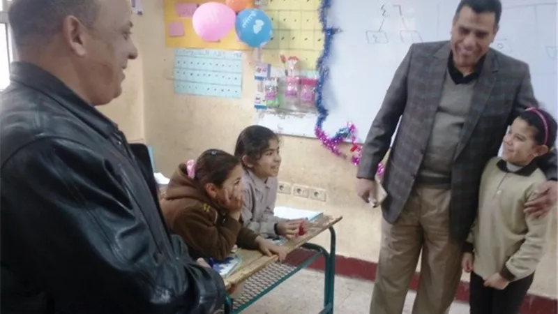 مدير تعليم الخانكة يشيد بمنظومة العمل داخل مدرسة ابوبكر الصديق الإبتدائية