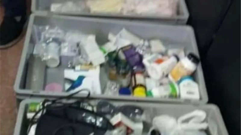 جمارك مطار مرسي علم تحبط محاولة تهريب أدوية ومستلزمات طبية وطائرة تجسس