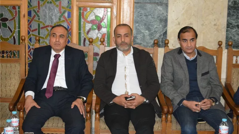 نقيب الصحفيين وعدد كبير من الصحفيين والإعلاميين فى عزاء والد احمد باشا
