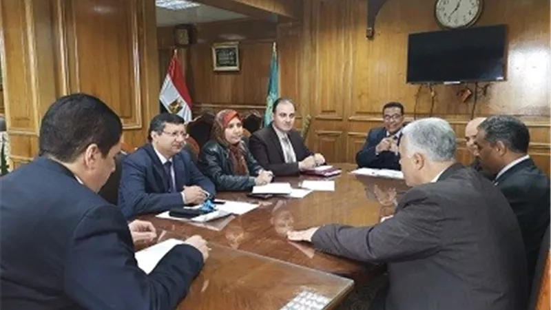 محافظ القليوبية يبحث سبل الإستثمار للتنمية الإقتصادية والاجتماعية