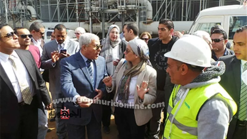 وزيرة البيئة تستمع لشرح مشروع مصنع كيما بأسوان