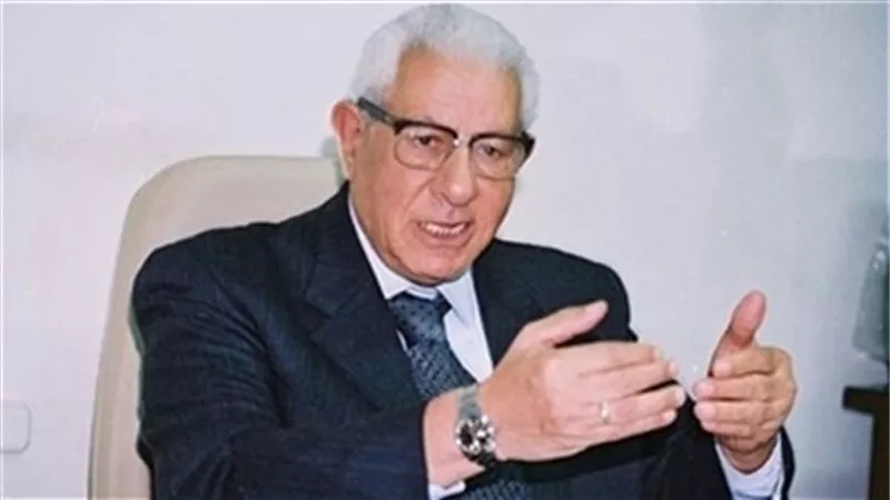 مكرم محمد أحمد: 