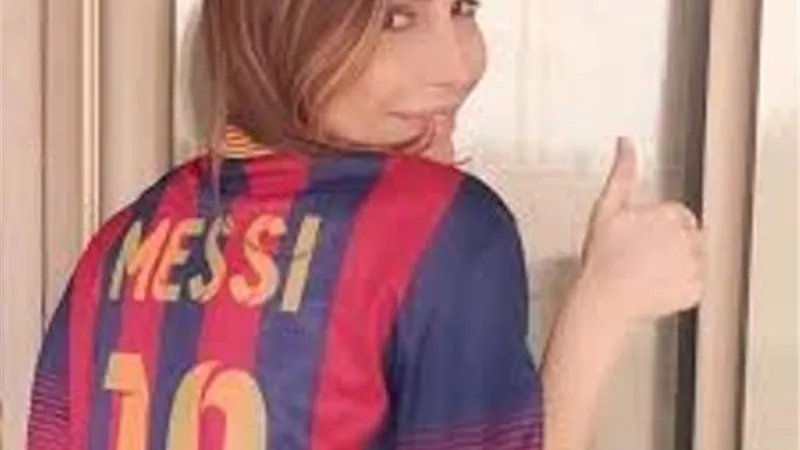 بالفيديو .. حساب برشلونة ينشر أغنية بصوت نجمة لبنانية