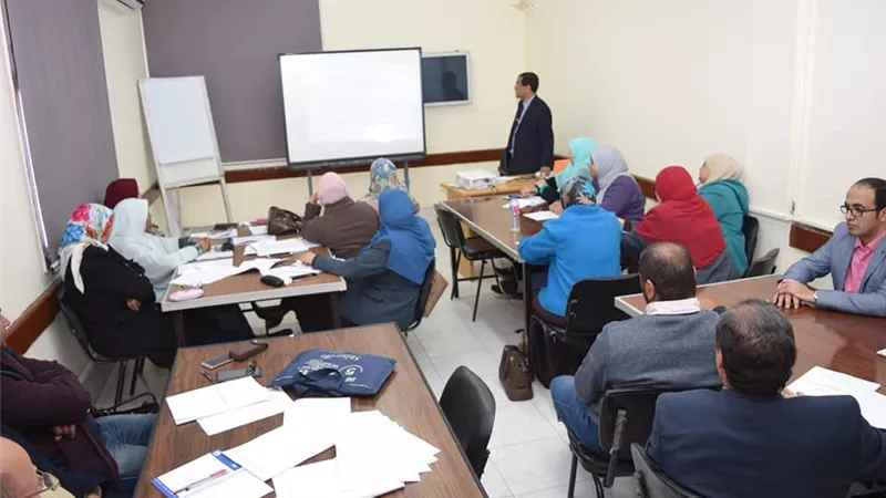 بالصور...استمرار دورات برنامج المراجعة الخارجية بمركز ضمان الجودة بجامعة سوهاج