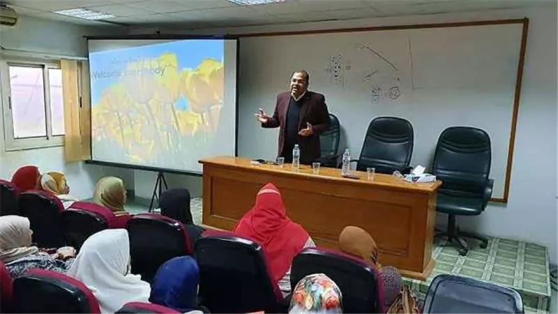 كلية الصيدلة بسوهاج تختتكم الدورة التدريبية لتأهيل الطلاب والخريجين لسوق العمل