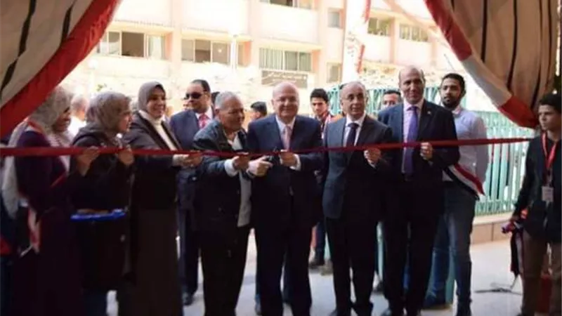 رئيس الجامعة يفتتح ملتقى قافلة شعاع الخير بتجارة الزقازيق