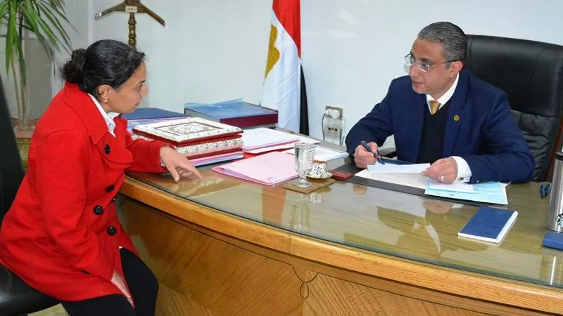محافظ سوهاج يستقبل 204 مواطن خلال يومين لحل مشاكلهم