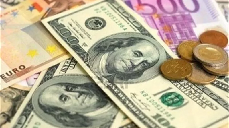 تباين اسعار العملات الاجنبية بمستهل التعاملات
