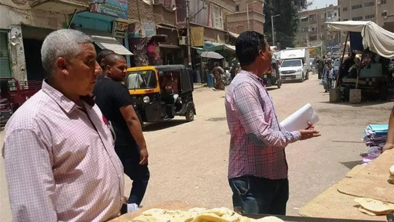 ضبط مدير مخبز استولى على 138 شيكارة دقيق مدعم و90 كجم كبدة غير صالحة للاستهلاك بسوهاج