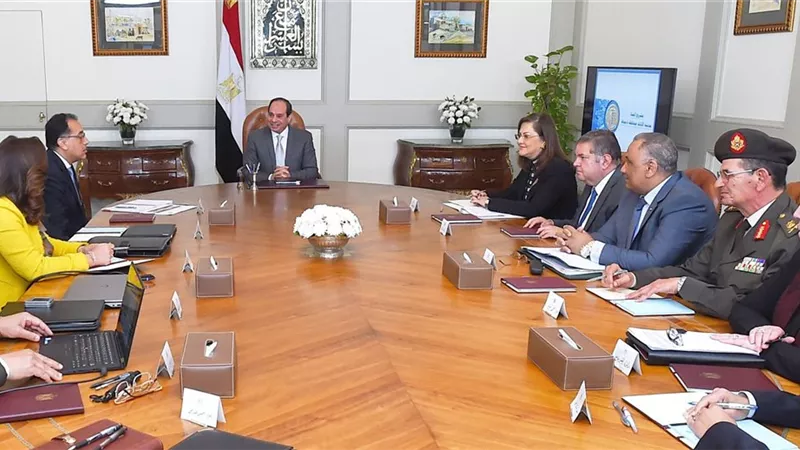 الرئيس يتابع مع مدبولي ورئيس الهيئة الهندسية الموقف التنفيذى لمدينة الأثاث