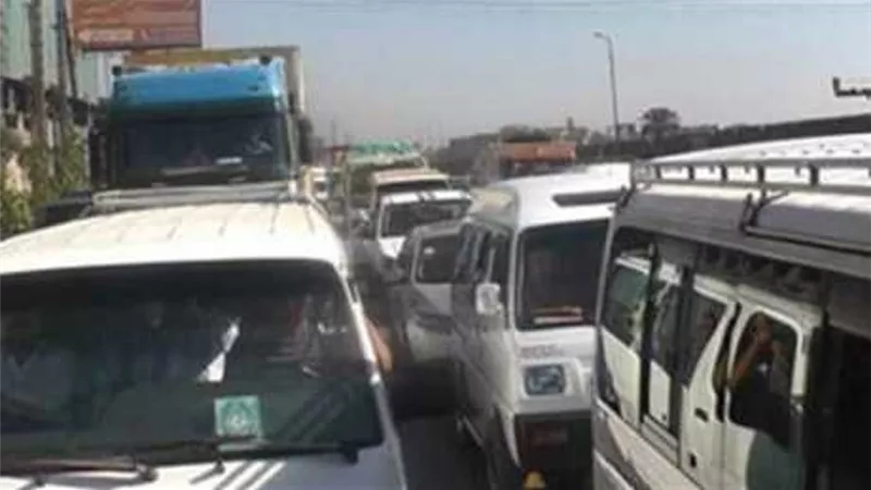 كثافات مرورية بطريق القاهرة الإسكندرية الزراعى اثر انقلاب نقل ثقيل