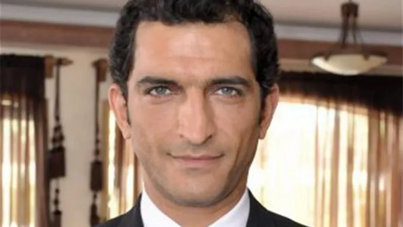 عمرو واكد يعلن مفاجأة لجمهوره
