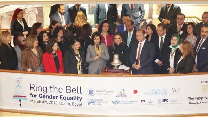 رئيسة القومى للمرأة تطلق جرس جلسة تداول البورصة المصرية