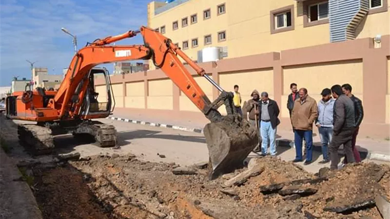 متابعة البنية التحتية قبل رصف الشوارع المحيطة لمستشفى بلطيم المركزى