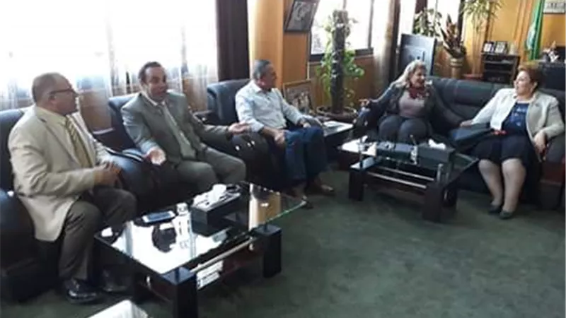 بالصور.. محافظ الإسماعيلية يستقبل لجنة المواطنة بالكنيسة