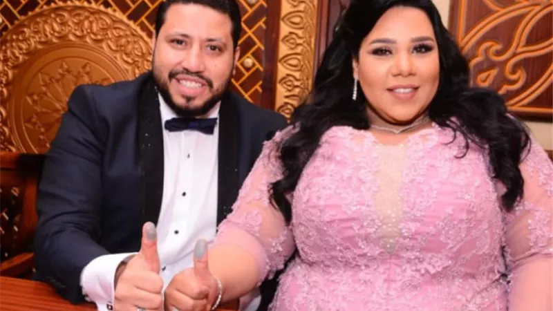زوج شيماء سيف يتخلص من وزنها بطريقة غريبة.. صورة