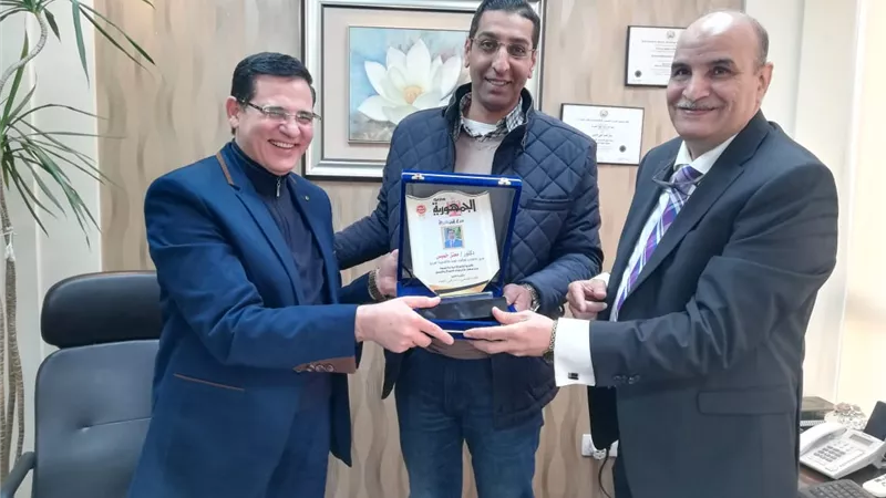 الجمهورية أونلاين تكرم مدير الاعلام والعلاقات العامة بالأكاديمية العربية للعلوم والتكنولوجيا