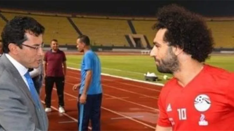 وزير الشباب يؤازر محمد صلاح ضد هجوم جماهير الريدز