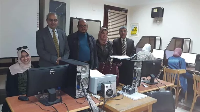 باهي يتابع إختبارات المتقدمين لمسابقة العقود المؤقتة للمعلمين ببورسعيد