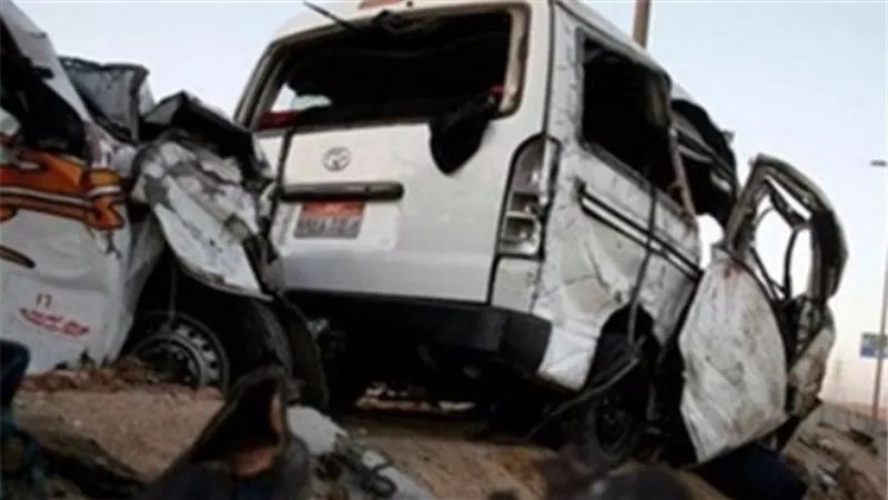 بالاسماء ..إصابة ٦ أشخاص فى تصادم سيارتين بالعياط