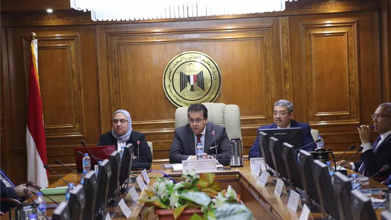 عبد الغفار يرأس اجتماع مجلس إدارة مدينة الأبحاث العلمية