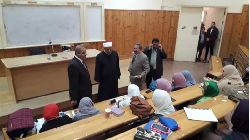 المحرصاوى يتابع انتظام العملية التعليمية بكلية الدراسات العليا بجامعة الأزهر