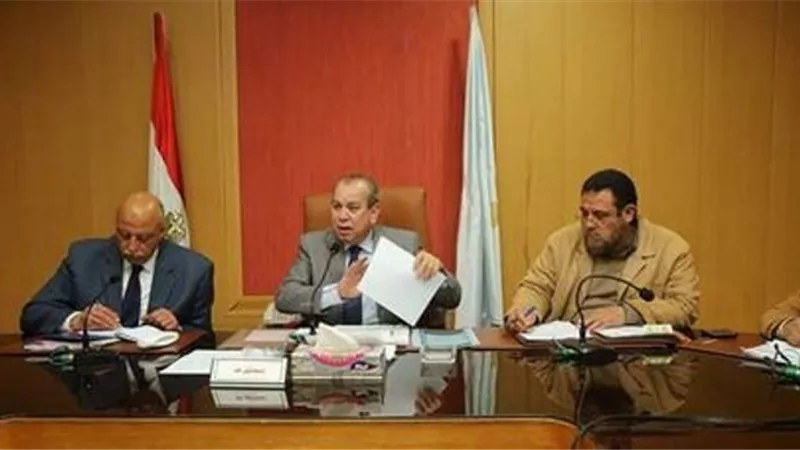 محافظ كفرالشيخ يتابع أعمال مراقبة الميادين والشوارع الرئيسية بالكاميرات