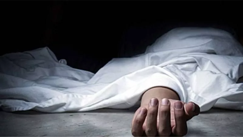 لم تؤد واجباتها المنزلية. . فعاقبتها أسرتها بالحبس فى قفص الكلاب