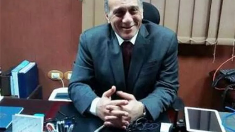 ضبط عامل يبيع 