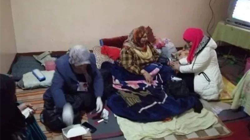 الفرق المتحركة للمبادرة الرئاسية تطرق الأبواب بمنشأة أبو عمر لإجراء المسح الطبي لكبار السن