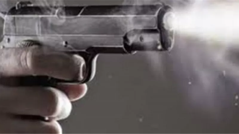موظف بالمعاش يطلق الرصاص على نفسه ويتهم زوجة شقيقه بسوهاج
