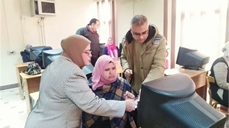 متابعة الاختبارات المتقدمين للوظائف المؤقتة بكفر الشيخ