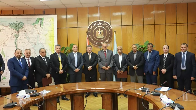 وزيرا قطاع الأعمال العام والقوى العاملة يشهدان توقيع اتفاقية باستفادة العاملين بـ 