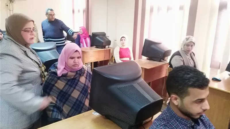 كشك تتابع اعمال اختبارات المتقدمين للوظائف المؤقتة بكفر الشيخ